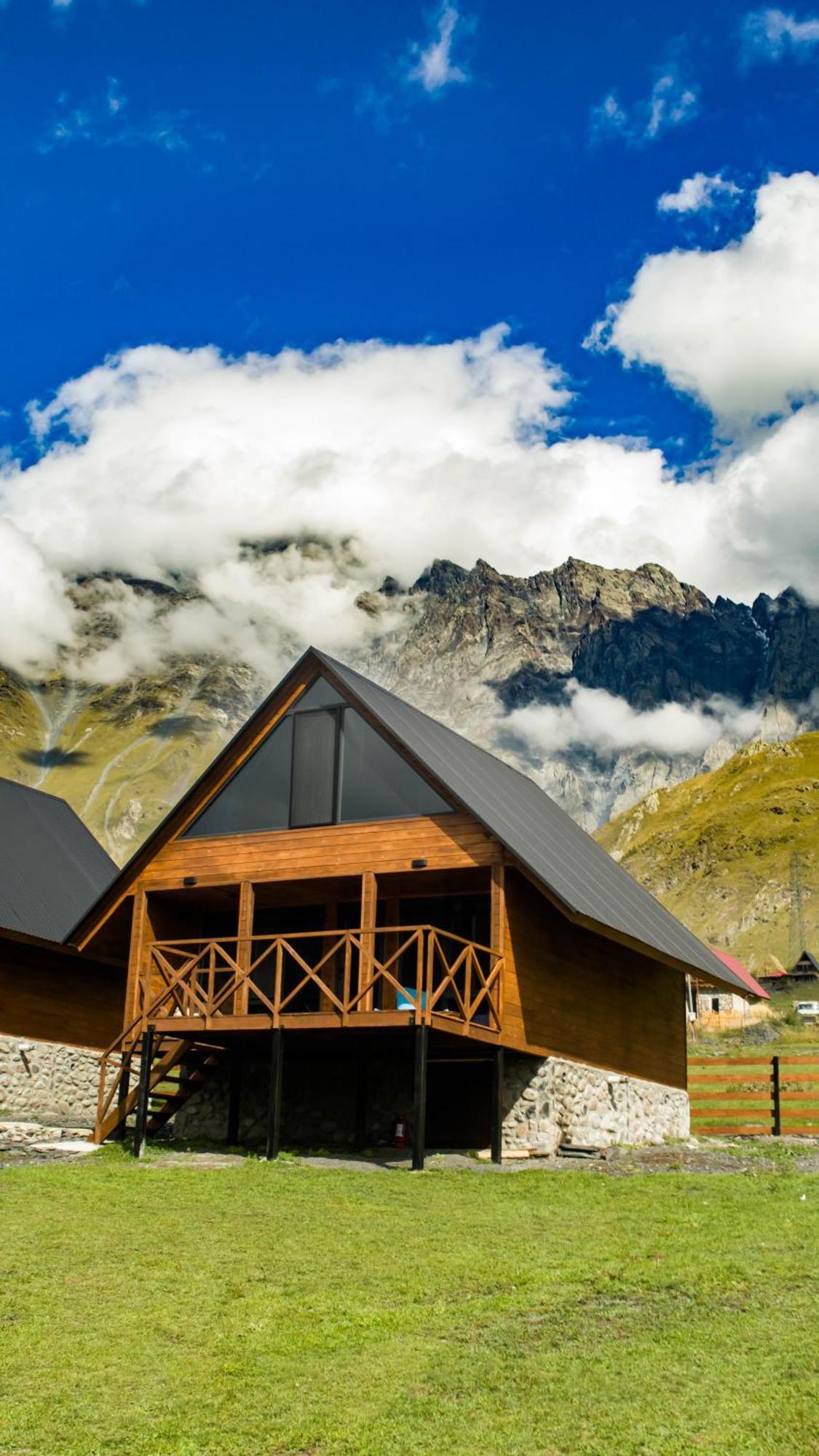 Cliffside Cottage Kazbegi Exterior photo
