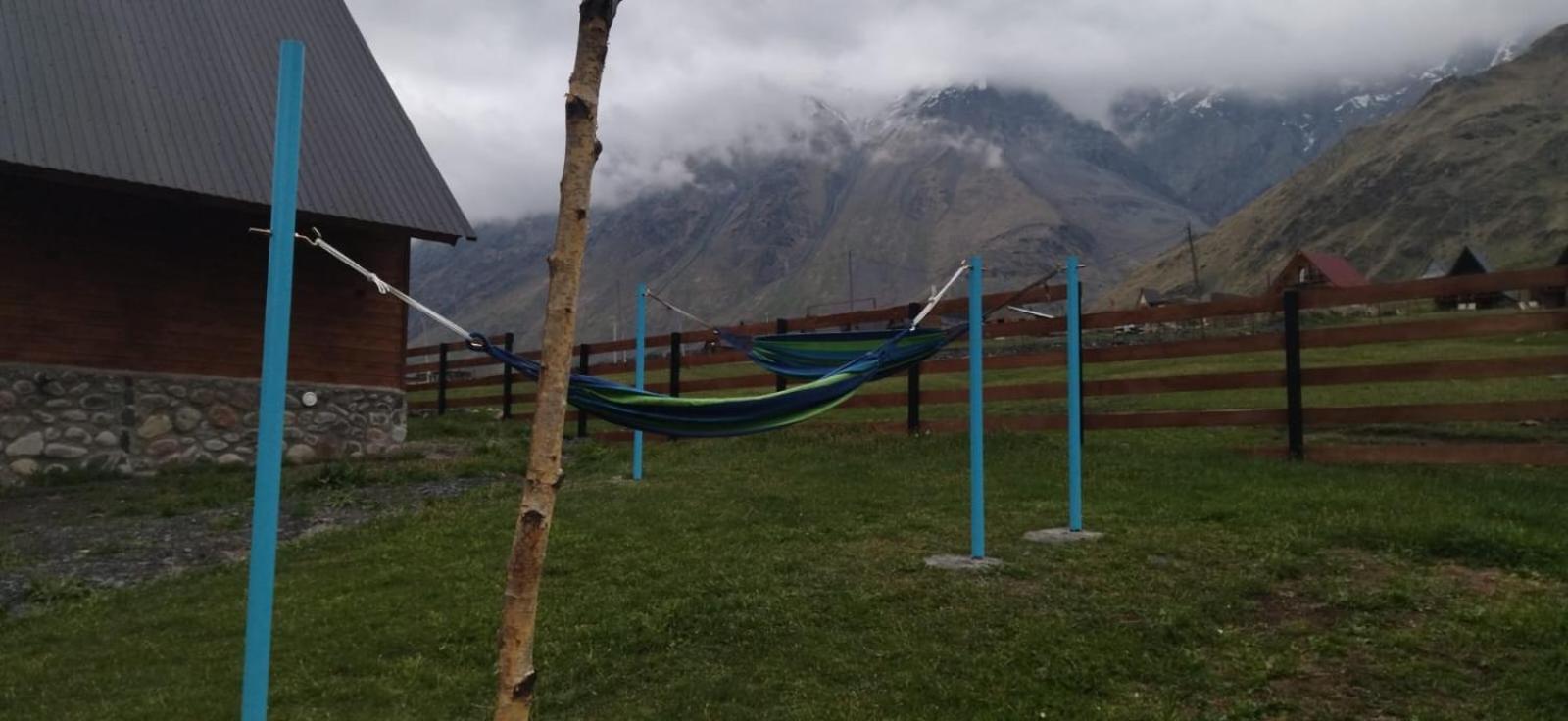 Cliffside Cottage Kazbegi Exterior photo