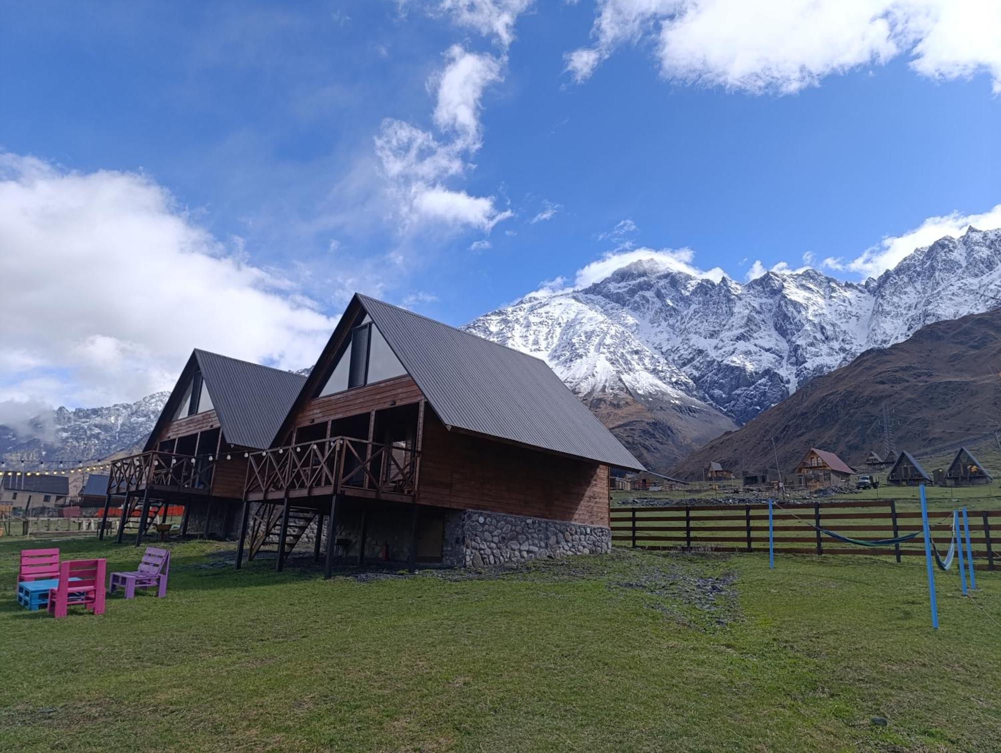 Cliffside Cottage Kazbegi Exterior photo